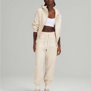 Lululemon Scuba Relaxed High-Rise Jogger
White Opal